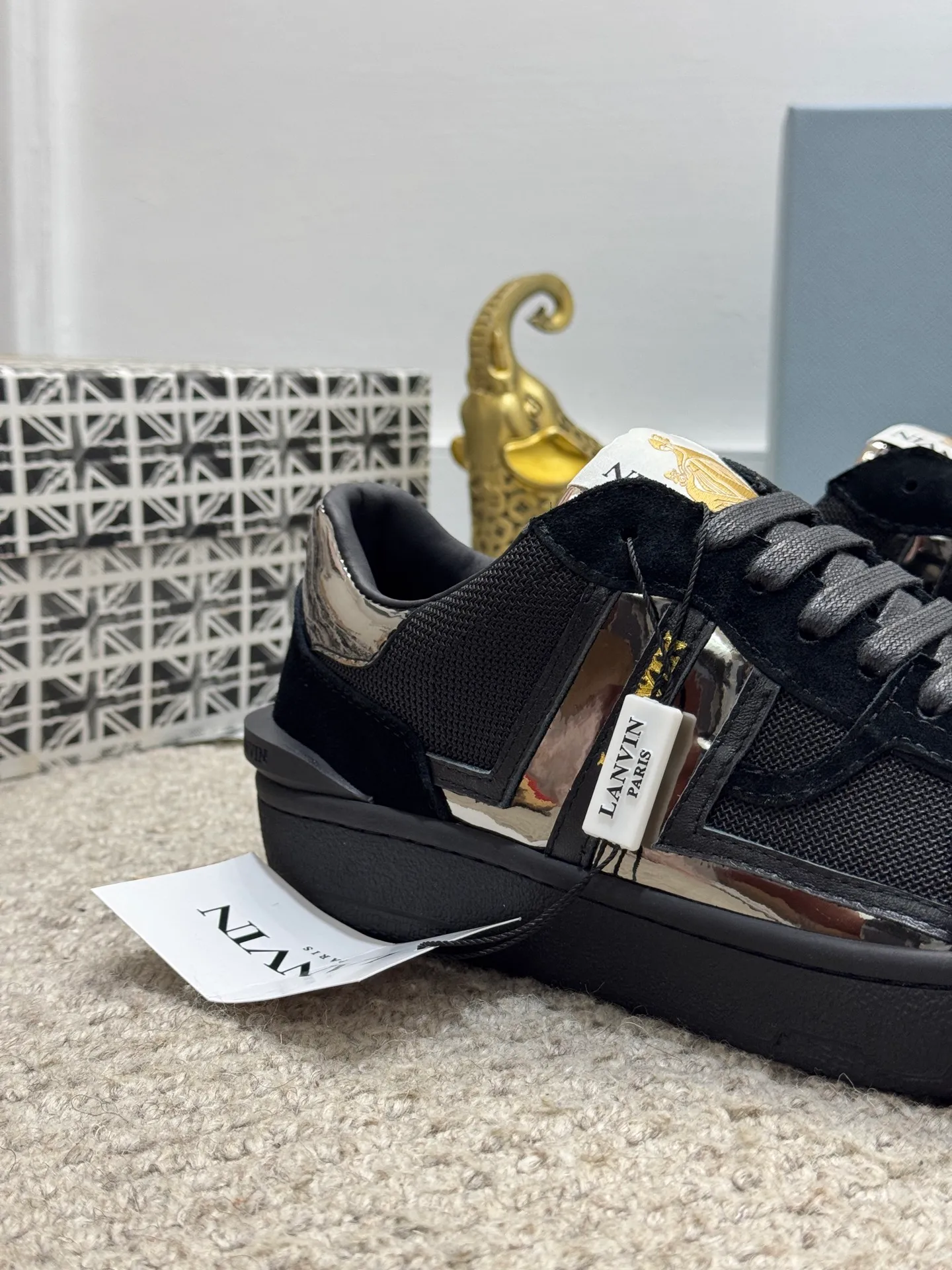Men's men's shoes 💰520 [New style] 🦈🦈lanvin #LANVIN spring and summer series new colors ❤️‍🔥The latest lace-up fashionable casual Forrest Gump running shoes~bumpr high-quality couple 👫 series!! The latest trendy products of the season. Many bloggers have planted grass and purchased the original molds for customization. The uppers are nubuck leather. They are very versatile, fashionable and casual, and are comfortable to wear on the feet. Recommended! The original molds have clear logo rubber bottoms, which are non-slip and wear-resistant. Size: Female 36~40 Male 38-44 (45 customized